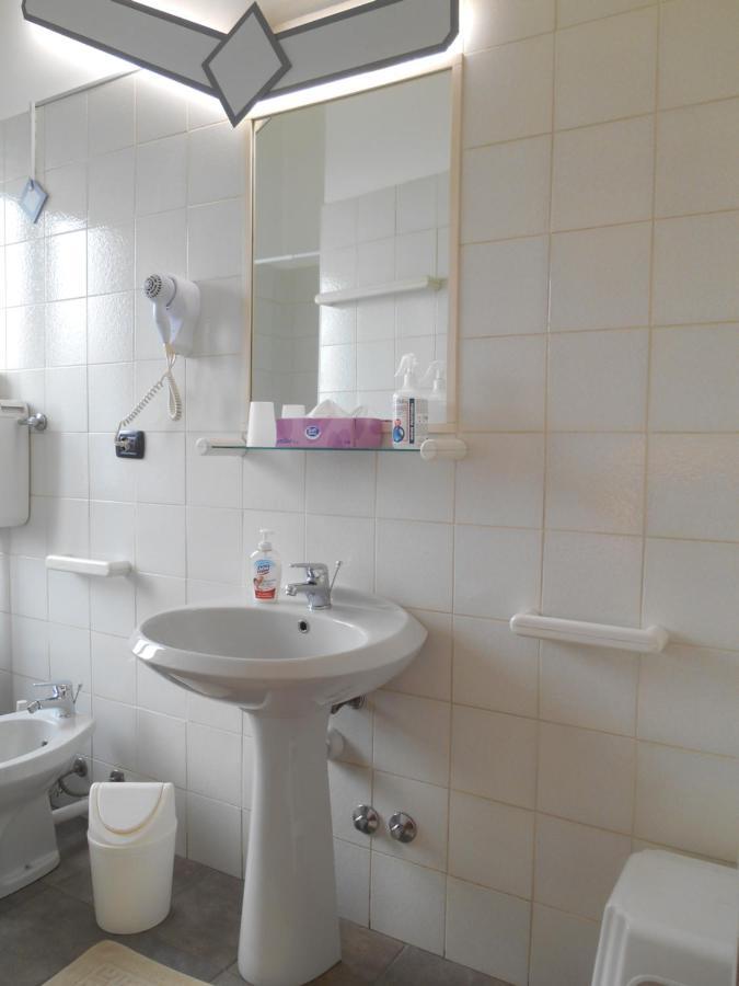 Le Rose Malpensa Bed & Breakfast บุสโตอาร์ซีซีโอ ภายนอก รูปภาพ