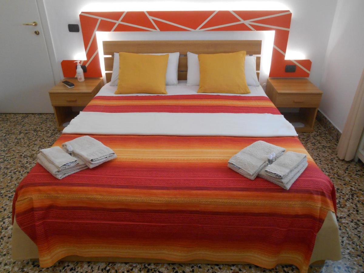 Le Rose Malpensa Bed & Breakfast บุสโตอาร์ซีซีโอ ภายนอก รูปภาพ