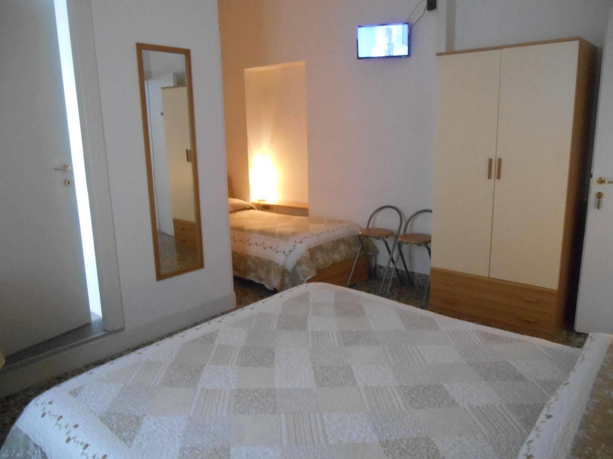 Le Rose Malpensa Bed & Breakfast บุสโตอาร์ซีซีโอ ภายนอก รูปภาพ
